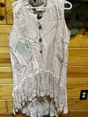 Vintage-Inspired Lace-Trim Sleeveless Tunic in Light Pink